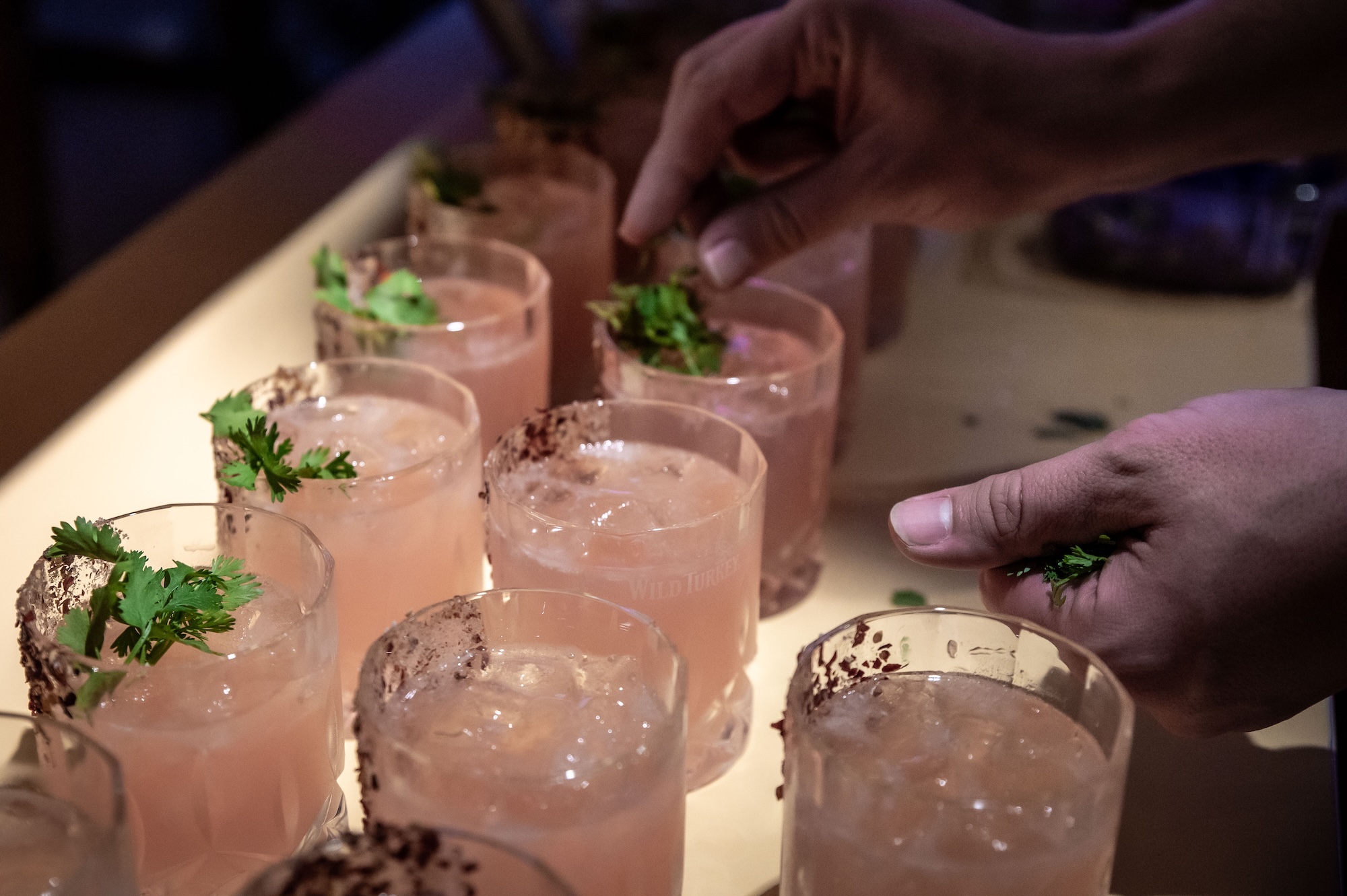 Publikum poslouchá vyprávění